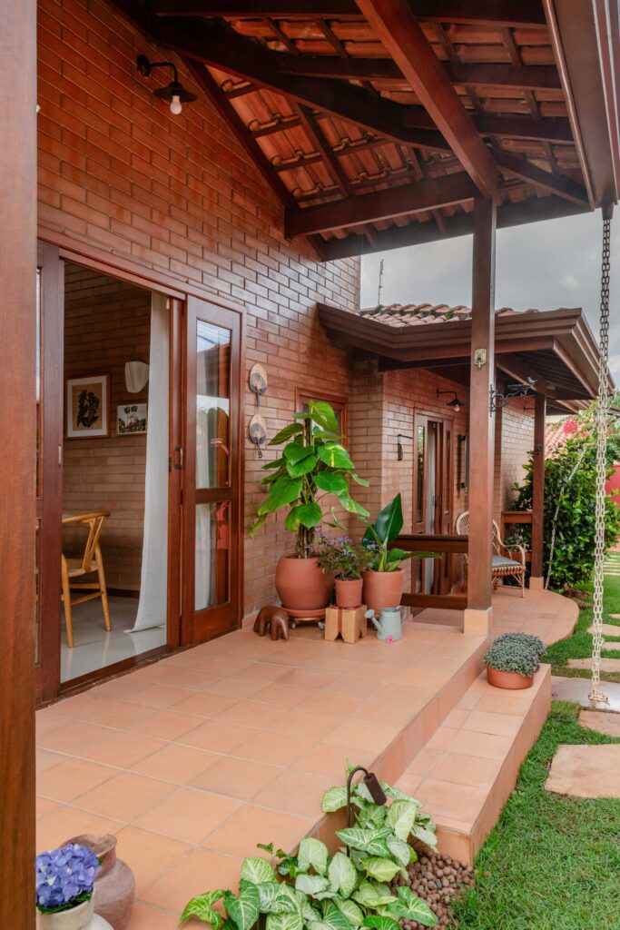 Casa que respira afeto: Cerâmica natural Linea Pietra Paglia une essência e aconchego em residência de Paulínia/SP